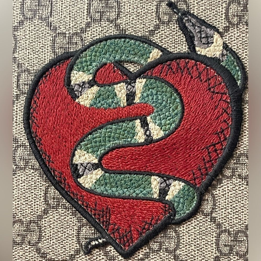 GUCCI GG Supreme Monogram Kingsnake Heart Embroidered Mini Chain Shoulder Bag. - Picture 5 of 10